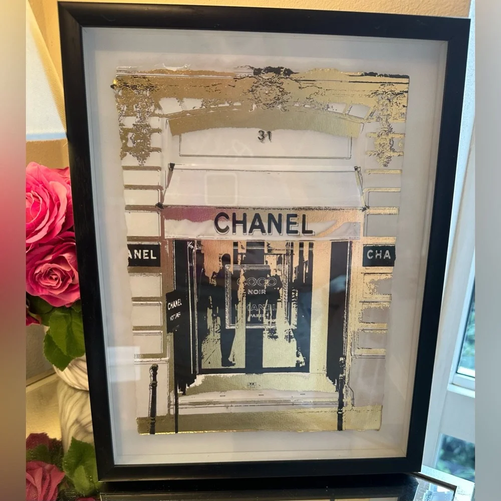 Beautiful Oliver Gal 31 Rue Cambon Framed 11” x 14” Framed Floating Art - Picture 1 of 16